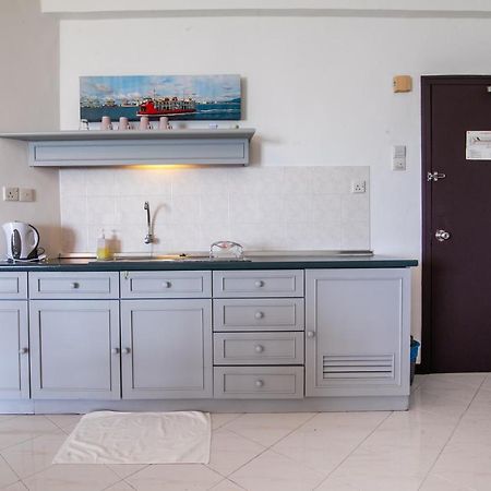 Sea View Paradise Apartment ทานจุงบุงาห์ ภายนอก รูปภาพ
